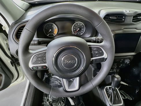 Used 2023 Jeep Renegade Latitude AWD/4WD image 11