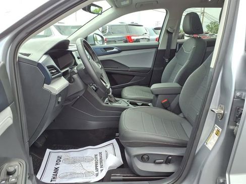 Used 2024 Volkswagen Taos SE w/ Panoramic Sunroof Package FWD image 17