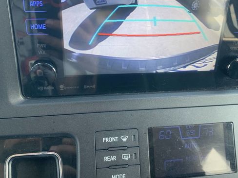 Used 2016 Toyota Sienna SE image 13