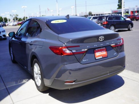 Used 2026 Toyota Camry LE FWD image 8