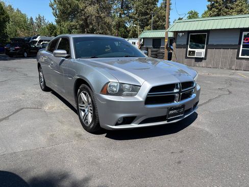 Used 2014 Dodge Charger SXT RWD image 6