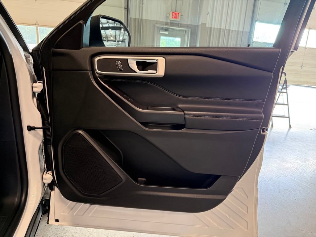 Used 2020 Ford Explorer XLT w/ Equipment Group 202A AWD/4WD image 34