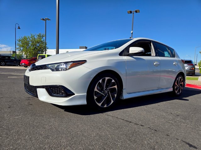 Used 2017 Toyota Corolla iM w/ Carpet Mat Package FWD image 2
