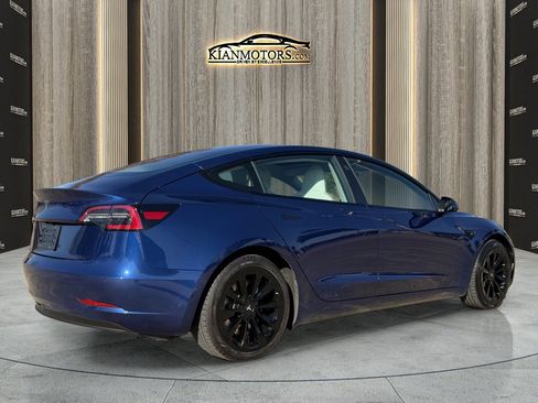 Used 2022 Tesla Model 3 Standard Range image 4