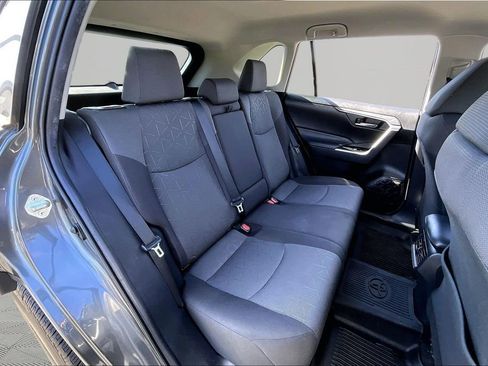 Used 2020 Toyota RAV4 XLE image 19