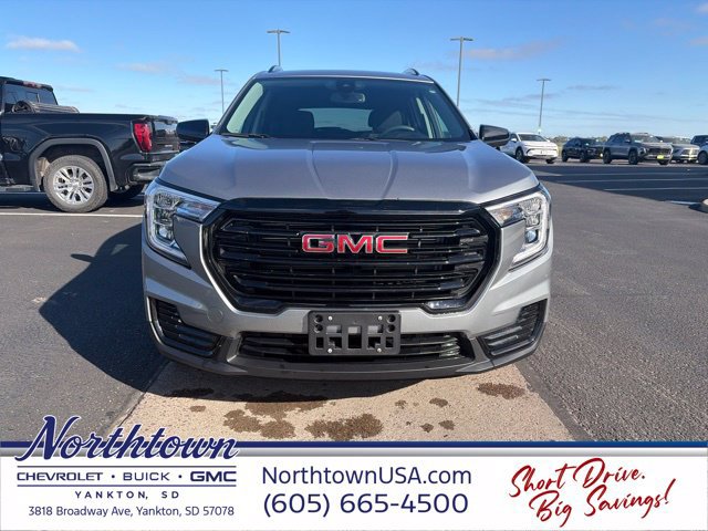 Used 2023 GMC Terrain SLE w/ Driver Convenience Package AWD/4WD image 3