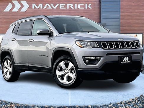 Used 2018 Jeep Compass Latitude image 1