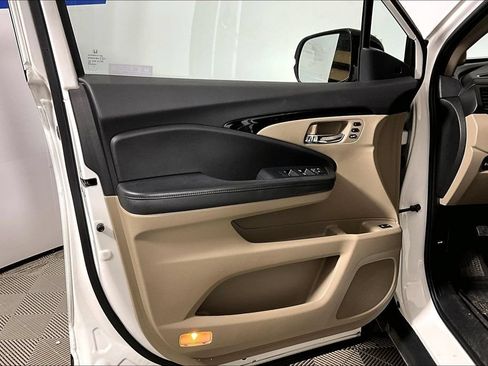 Used 2021 Honda Pilot Touring image 18