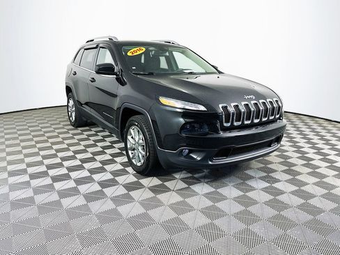 Used 2016 Jeep Cherokee Latitude w/ Cold Weather Group image 2
