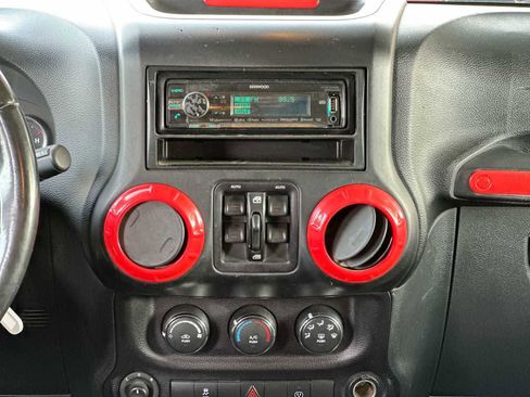 Used 2016 Jeep Wrangler Unlimited Rubicon w/ Connectivity Group AWD/4WD image 26