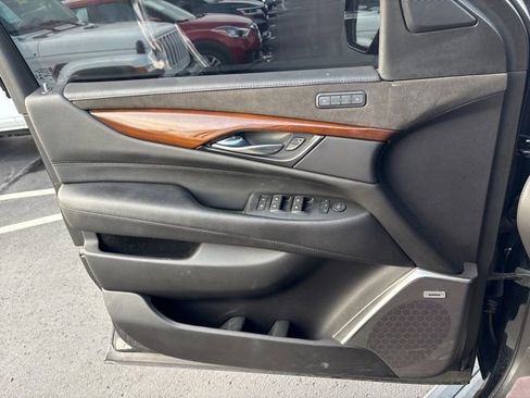 Used 2019 Cadillac Escalade Premium Luxury image 21