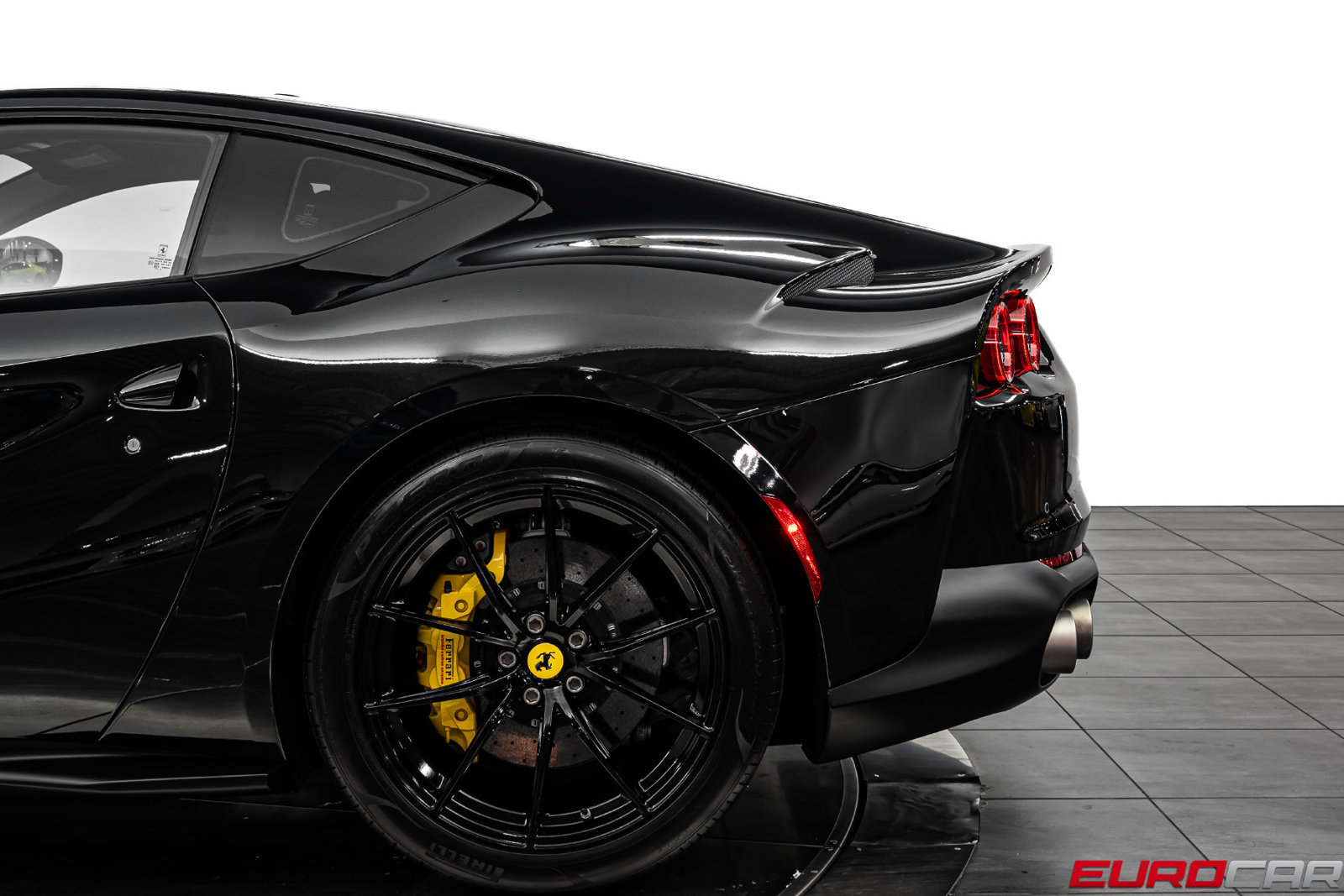 Used 2020 Ferrari 812 Superfast RWD image 16