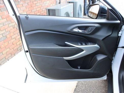 Used 2025 Chevrolet Trax RS w/ Driver Confidence Package FWD image 8