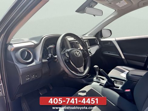 Used 2017 Toyota RAV4 LE FWD image 17