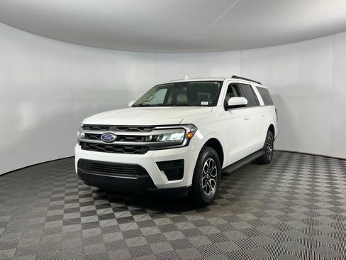 Used 2024 Ford Expedition Max XLT image 3