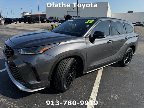 Used 2023 Toyota Highlander XSE AWD/4WD image 3