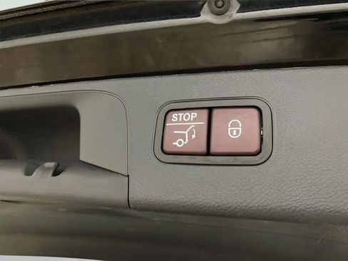 Used 2017 Mercedes-Benz GLC 300 4MATIC image 10