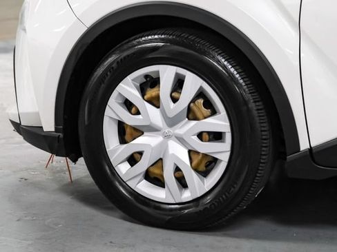 Used 2020 Toyota C-HR LE FWD image 52