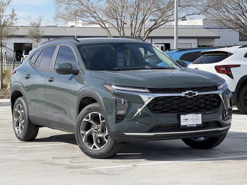 New 2026 Chevrolet Trax LT w/ Driver Confidence Package image 2