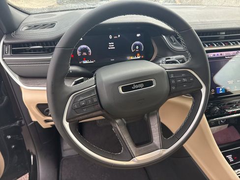 New 2025 Jeep Grand Cherokee L Limited w/ Black Appearance Package AWD/4WD image 47