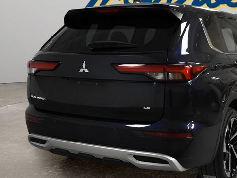 Used 2024 Mitsubishi Outlander SE FWD image 3
