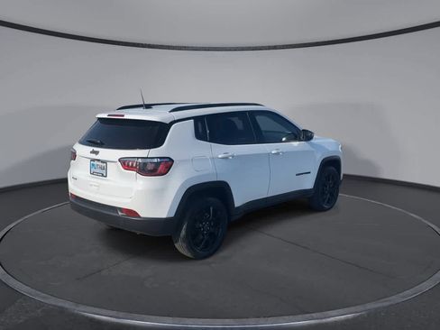 Used 2025 Jeep Compass Latitude w/ Convenience Group AWD/4WD image 8