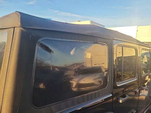 Used 2022 Jeep Wrangler Unlimited Rubicon image 13