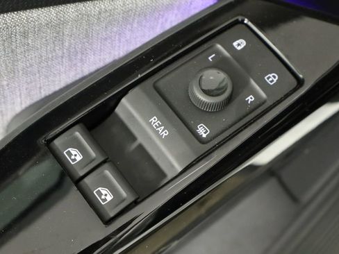 Used 2024 Volkswagen ID.4 2WD image 21