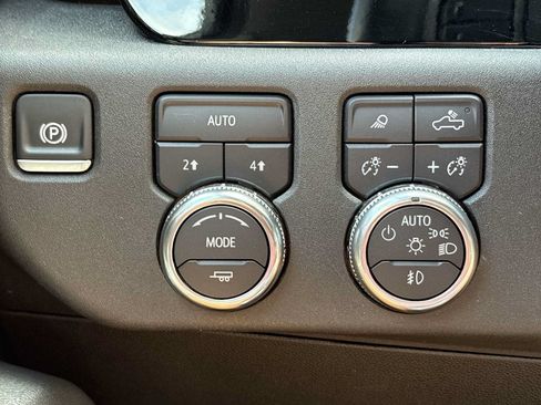 Used 2025 GMC Sierra 1500 SLT AWD/4WD image 34
