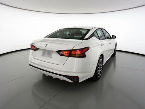 Used 2025 Nissan Altima 2.5 SV image 9