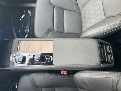 Certified 2025 Volvo XC90 B6 Plus image 26