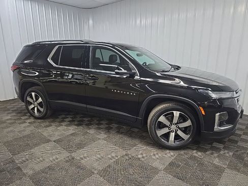 Used 2023 Chevrolet Traverse LT w/ LT Premium Package AWD/4WD image 1