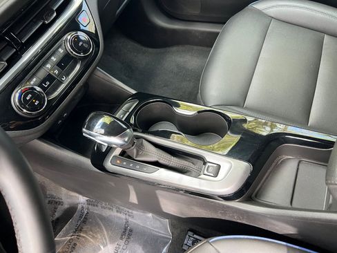 Used 2025 Buick Envista Sport Touring image 37