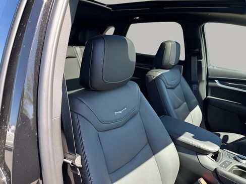 New 2026 Cadillac XT5 Sportv w/ LPO, Onyx Lite Package AWD/4WD image 17