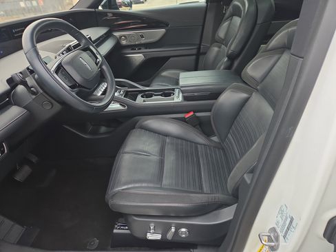 Used 2024 Lincoln Nautilus Reserve w/ Equipment Group 203A image 5