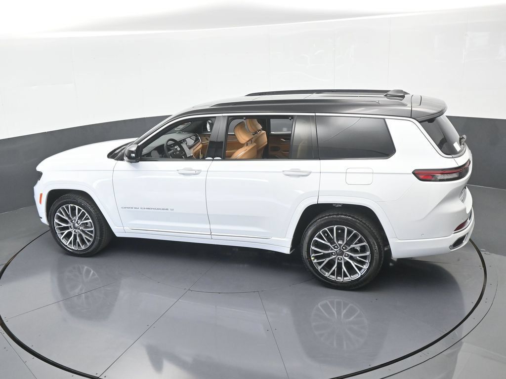 Used 2025 Jeep Grand Cherokee L Summit AWD/4WD image 48