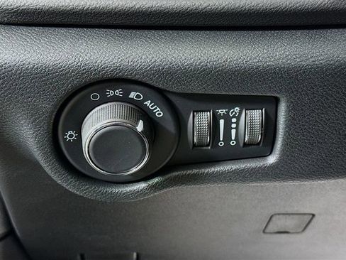 New 2026 Chrysler Voyager LX image 10