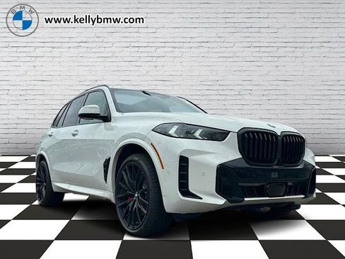 Used 2026 BMW X5 xDrive40i w/ M Sport Package AWD/4WD image 1