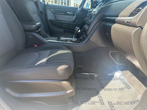 Used 2015 Chevrolet Traverse LT image 22