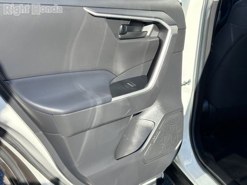 Used 2022 Toyota RAV4 LE w/ Carpet Mat Package (TMS) image 26