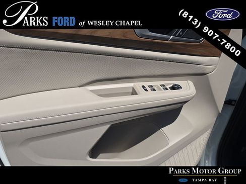 Used 2025 Volkswagen Atlas SE image 16