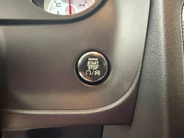 Used 2014 Dodge Challenger R/T RWD image 19