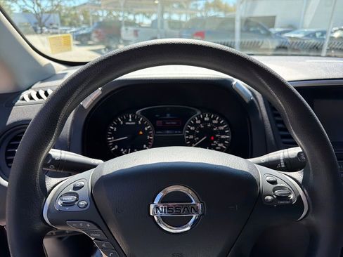 Used 2020 Nissan Pathfinder S image 18