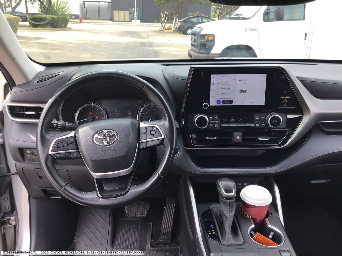 Used 2023 Toyota Highlander LE FWD image 13