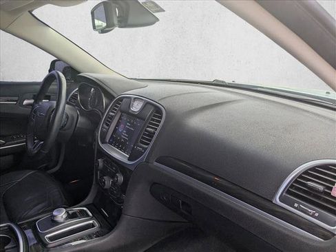 Used 2018 Chrysler 300 Touring L RWD image 20