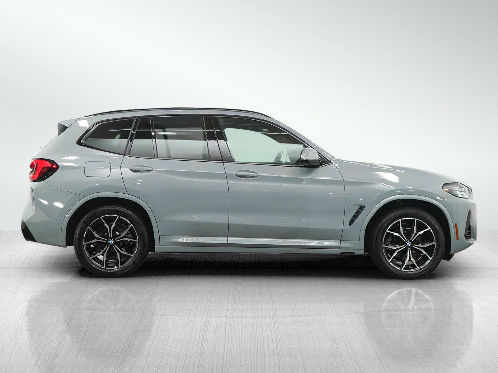 Used 2022 BMW X3 xDrive30i w/ M Sport Package AWD/4WD image 6