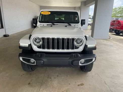 Used 2024 Jeep Wrangler Unlimited Sahara w/ Technology Group AWD/4WD image 6