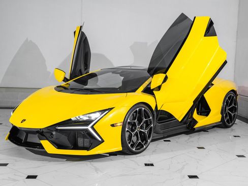 Used 2024 Lamborghini Revuelto image 19