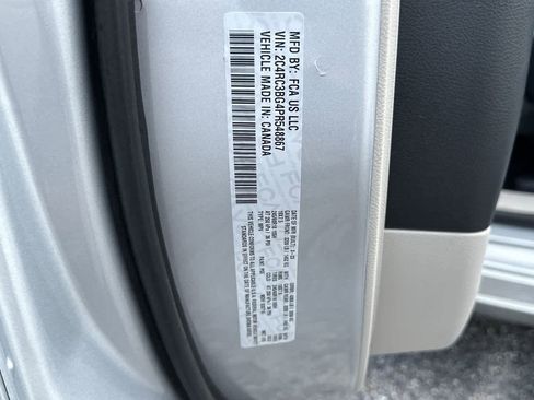 Used 2023 Chrysler Pacifica Touring-L image 67