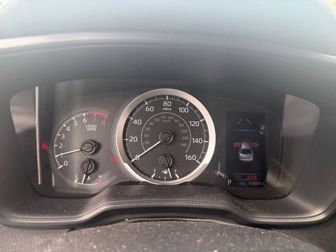 Used 2022 Toyota Corolla LE FWD image 3